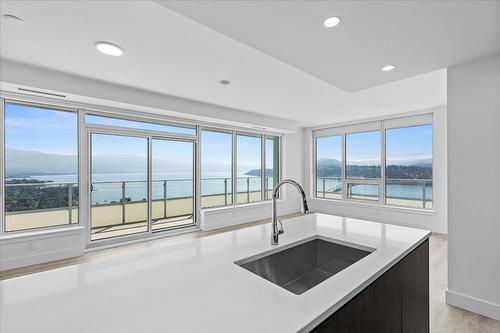3307-1626 Water Street, Kelowna, BC - Indoor Photo Showing Kitchen