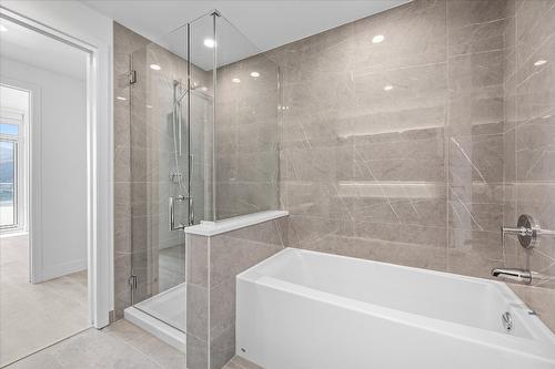 3307-1626 Water Street, Kelowna, BC - Indoor Photo Showing Bathroom