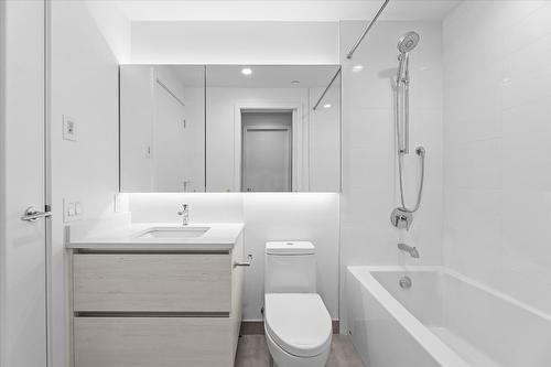 3307-1626 Water Street, Kelowna, BC - Indoor Photo Showing Bathroom