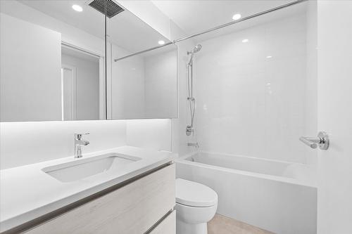 3307-1626 Water Street, Kelowna, BC - Indoor Photo Showing Bathroom