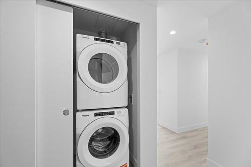 3307-1626 Water Street, Kelowna, BC - Indoor Photo Showing Laundry Room