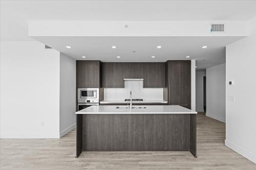 3307-1626 Water Street, Kelowna, BC - Indoor Photo Showing Kitchen With Double Sink