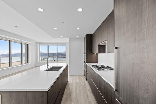 3307-1626 Water Street, Kelowna, BC - Indoor Photo Showing Kitchen With Upgraded Kitchen