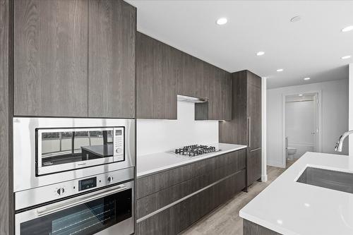 3307-1626 Water Street, Kelowna, BC - Indoor Photo Showing Kitchen With Upgraded Kitchen