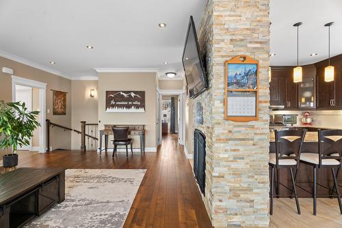 Salon - 22 Rue Des Gemmes, Sainte-Marguerite-Du-Lac-Masson, QC - Indoor