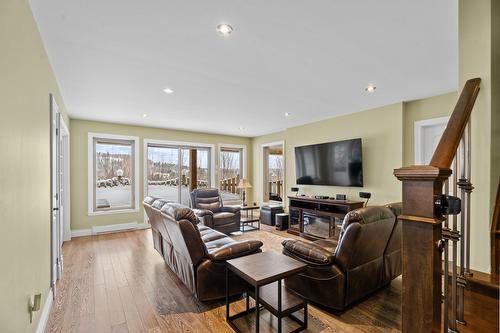 Salle familiale - 22 Rue Des Gemmes, Sainte-Marguerite-Du-Lac-Masson, QC - Indoor Photo Showing Living Room