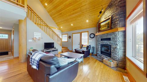 22-6324 Laurier Avenue, Wardner, BC - Indoor Photo Showing Living Room With Fireplace