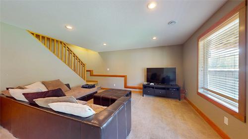 22-6324 Laurier Avenue, Wardner, BC - Indoor Photo Showing Living Room