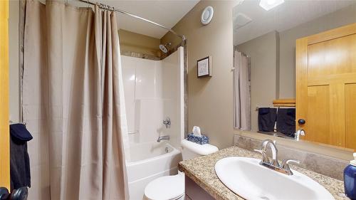 22-6324 Laurier Avenue, Wardner, BC - Indoor Photo Showing Bathroom