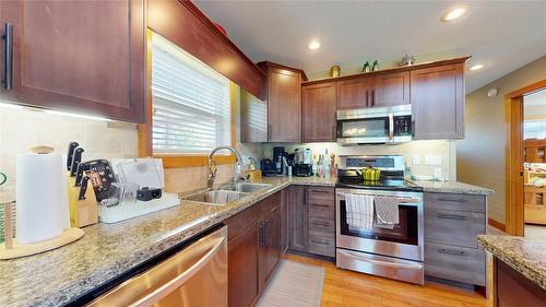 22-6324 Laurier Avenue, Wardner, BC - Indoor Photo Showing Kitchen With Double Sink