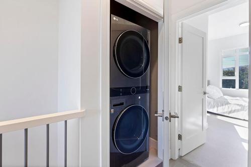 13-3756 Lakeshore Road, Kelowna, BC - Indoor Photo Showing Laundry Room