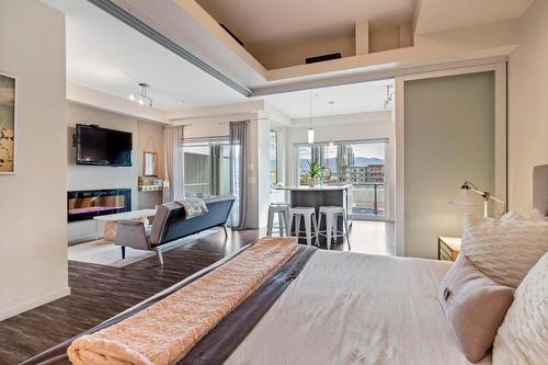 511-1290 St. Paul Street, Kelowna, BC - Indoor Photo Showing Other Room With Fireplace