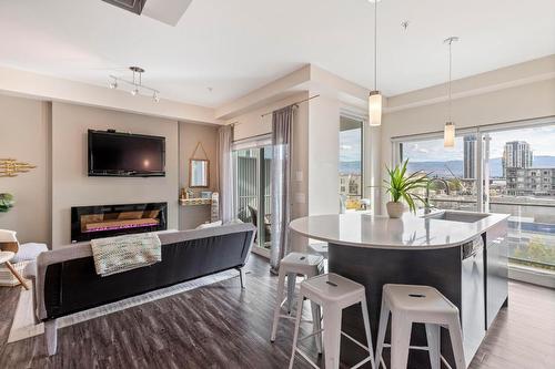511-1290 St. Paul Street, Kelowna, BC - Indoor With Fireplace