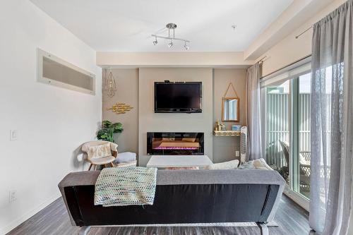 511-1290 St. Paul Street, Kelowna, BC - Indoor Photo Showing Other Room With Fireplace