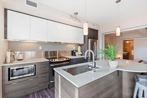 511-1290 St. Paul Street, Kelowna, BC - Indoor Photo Showing Kitchen With Upgraded Kitchen