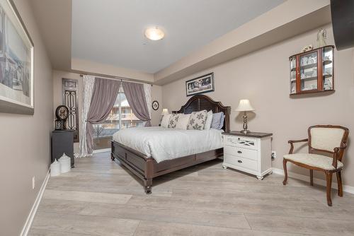 213-3550 Woodsdale Road, Lake Country, BC - Indoor Photo Showing Bedroom