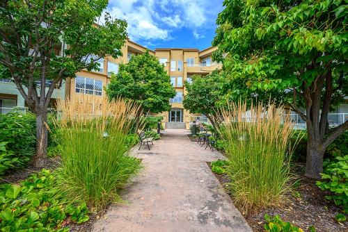 213-3550 Woodsdale Road, Lake Country, BC - Outdoor