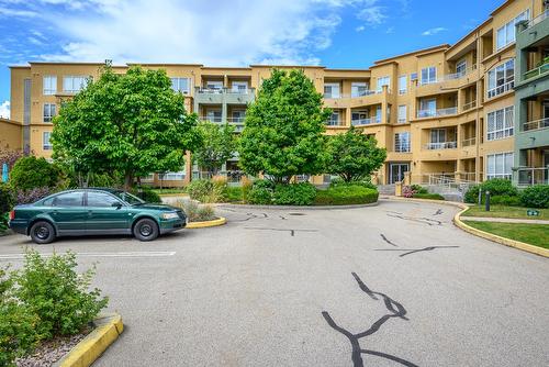 213-3550 Woodsdale Road, Lake Country, BC - Outdoor With Facade