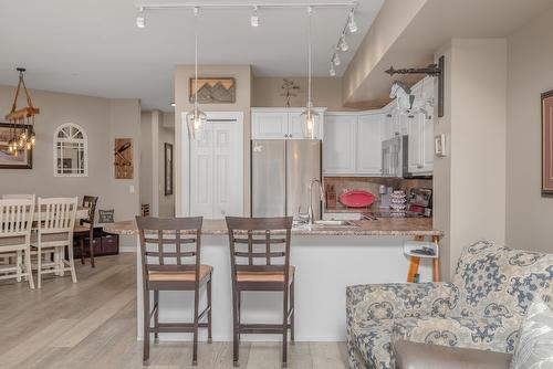 213-3550 Woodsdale Road, Lake Country, BC - Indoor