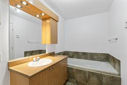 Salle de bains attenante à la CCP - 