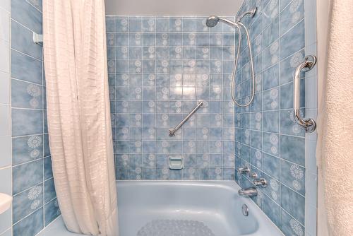 Salle de bains - 3246  - 3250 Boul. Notre-Dame, Laval (Chomedey), QC - Indoor Photo Showing Bathroom