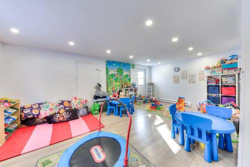 Salle de jeux - 3246  - 3250 Boul. Notre-Dame, Laval (Chomedey), QC - Indoor