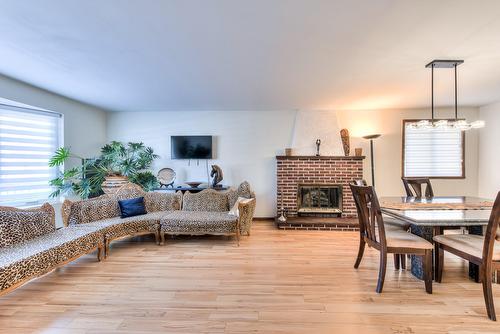 Salon - 3246  - 3250 Boul. Notre-Dame, Laval (Chomedey), QC - Indoor With Fireplace