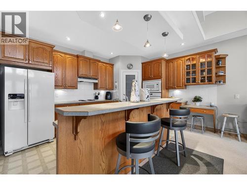 571 6 Street Ne Unit# 302, Salmon Arm, BC - Indoor Photo Showing Kitchen