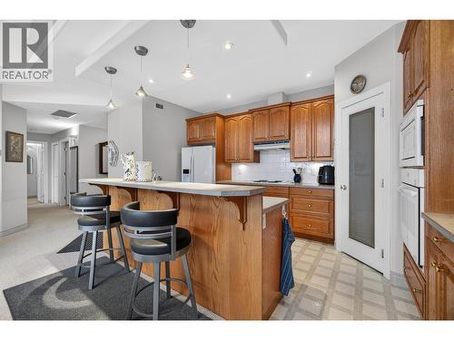 571 6 Street Ne Unit# 302, Salmon Arm, BC - Indoor Photo Showing Kitchen