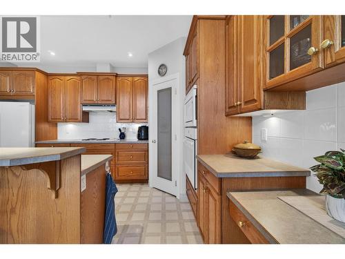 571 6 Street Ne Unit# 302, Salmon Arm, BC - Indoor Photo Showing Kitchen