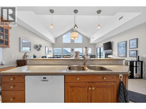 571 6 Street Ne Unit# 302, Salmon Arm, BC - Indoor Photo Showing Kitchen With Double Sink