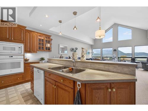 571 6 Street Ne Unit# 302, Salmon Arm, BC - Indoor Photo Showing Kitchen With Double Sink