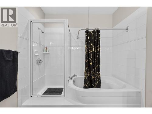 571 6 Street Ne Unit# 302, Salmon Arm, BC - Indoor Photo Showing Bathroom