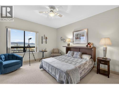 571 6 Street Ne Unit# 302, Salmon Arm, BC - Indoor Photo Showing Bedroom