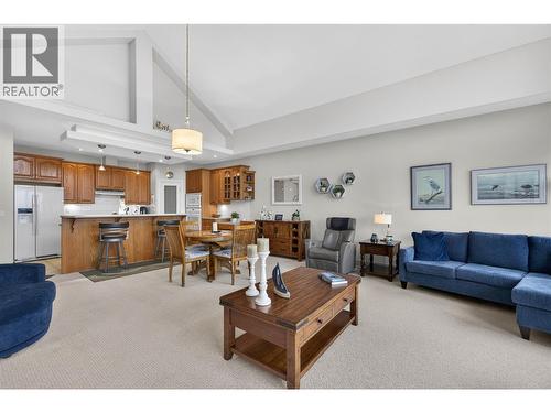 571 6 Street Ne Unit# 302, Salmon Arm, BC - Indoor Photo Showing Living Room