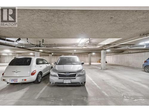 571 6 Street Ne Unit# 302, Salmon Arm, BC - Indoor Photo Showing Garage