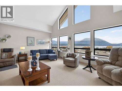571 6 Street Ne Unit# 302, Salmon Arm, BC - Indoor Photo Showing Living Room
