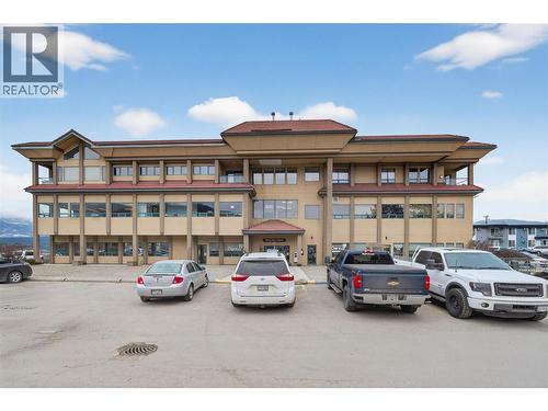 571 6 Street Ne Unit# 302, Salmon Arm, BC - Outdoor