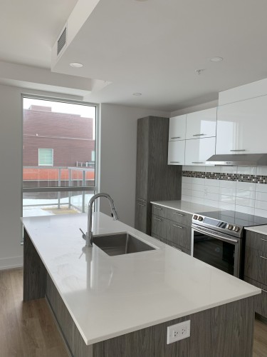 Cuisine - 602-50 Rue D'Ambre, Candiac, QC - Indoor Photo Showing Kitchen With Upgraded Kitchen