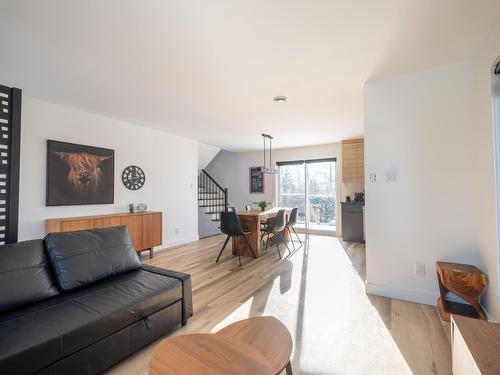 Vue d'ensemble - 108 Rue Joseph-Théberge, Saint-Mathias-Sur-Richelieu, QC - Indoor Photo Showing Living Room