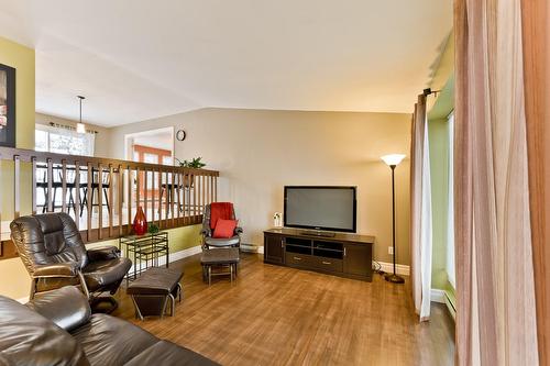 Salon - 992 Rue Du Sieur-D'Iberville, Sherbrooke (Les Nations), QC - Indoor