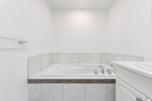 Salle de bains - 704A-800 Rue Muir, Montréal (Saint-Laurent), QC - Indoor Photo Showing Bathroom