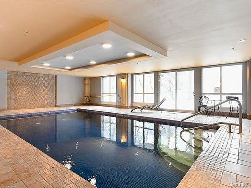 Piscine - 704A-800 Rue Muir, Montréal (Saint-Laurent), QC - Indoor Photo Showing Other Room With In Ground Pool