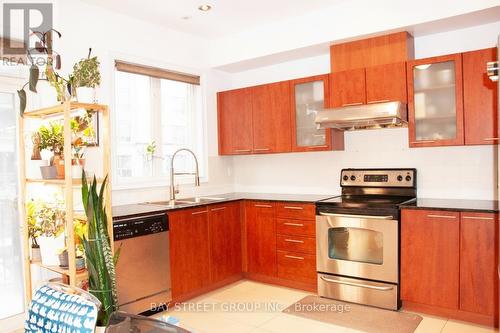 57 Galleria Parkway, Markham, ON - Indoor Photo Showing Kitchen With Double Sink