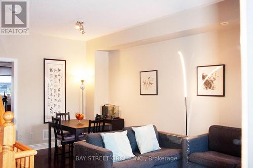 57 Galleria Parkway, Markham, ON - Indoor Photo Showing Living Room
