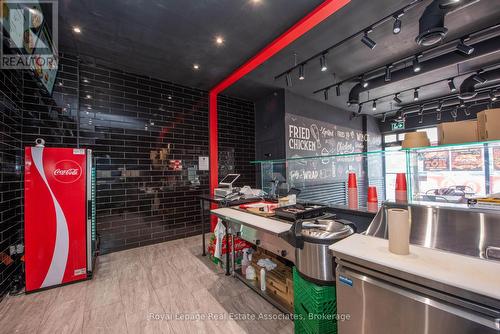 Main - 3071 Hurontario Street, Mississauga, ON 