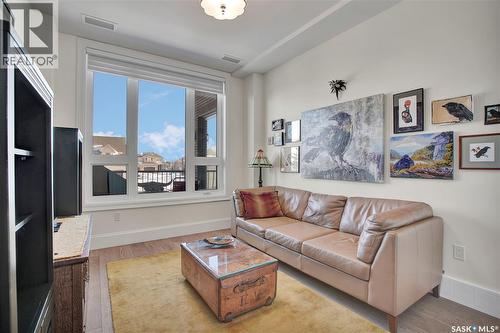 104 408 Cartwright Street, Saskatoon, SK - Indoor Photo Showing Living Room