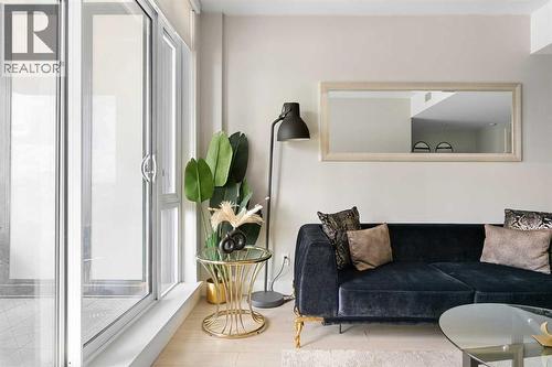 808, 1188 3 Street Se, Calgary, AB - Indoor Photo Showing Living Room