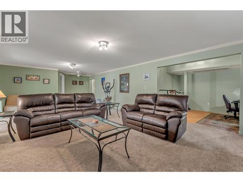 3008 Quail Crescent, Kelowna, BC - Indoor Photo Showing Living Room