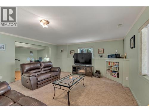 3008 Quail Crescent, Kelowna, BC - Indoor Photo Showing Living Room